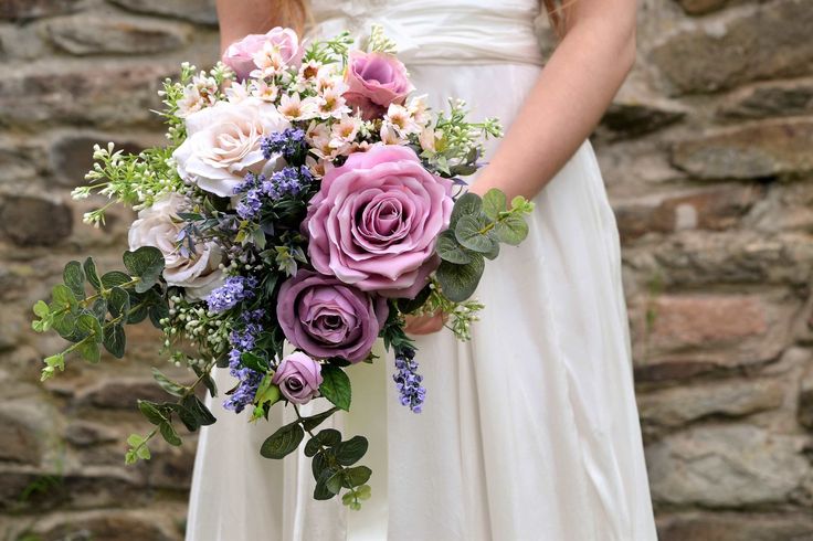 bride holding a bouquet